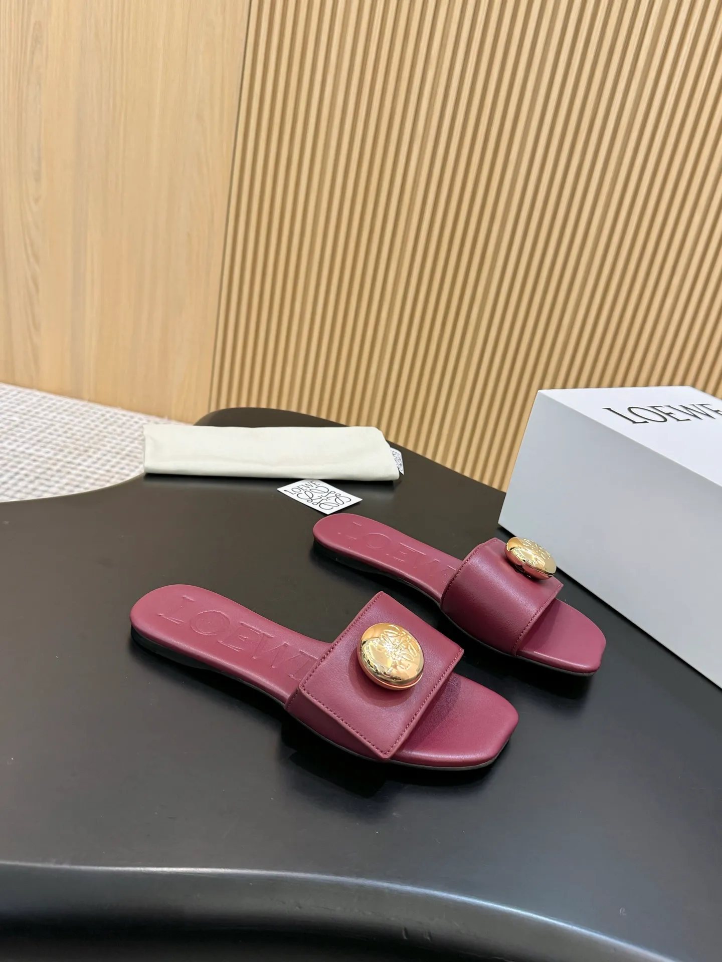 👟👟Ex-factory price 340👟👟 Clamshell box + 10 LOEWE 25th spring and summer new styles, seven colors to choose from. Code number 35-43, genuine leather bottom plus 40